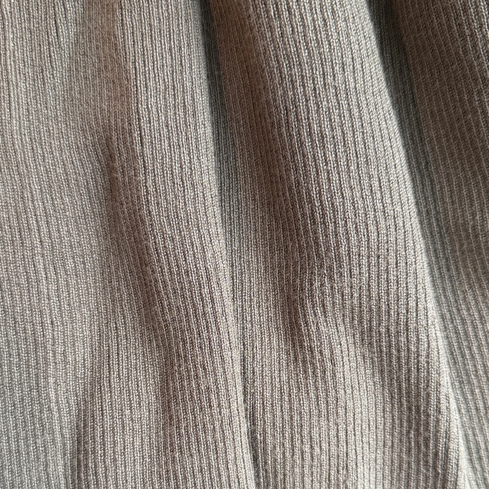 Elegant Olive Green Sleeveless Dress - Picture 2 of 4